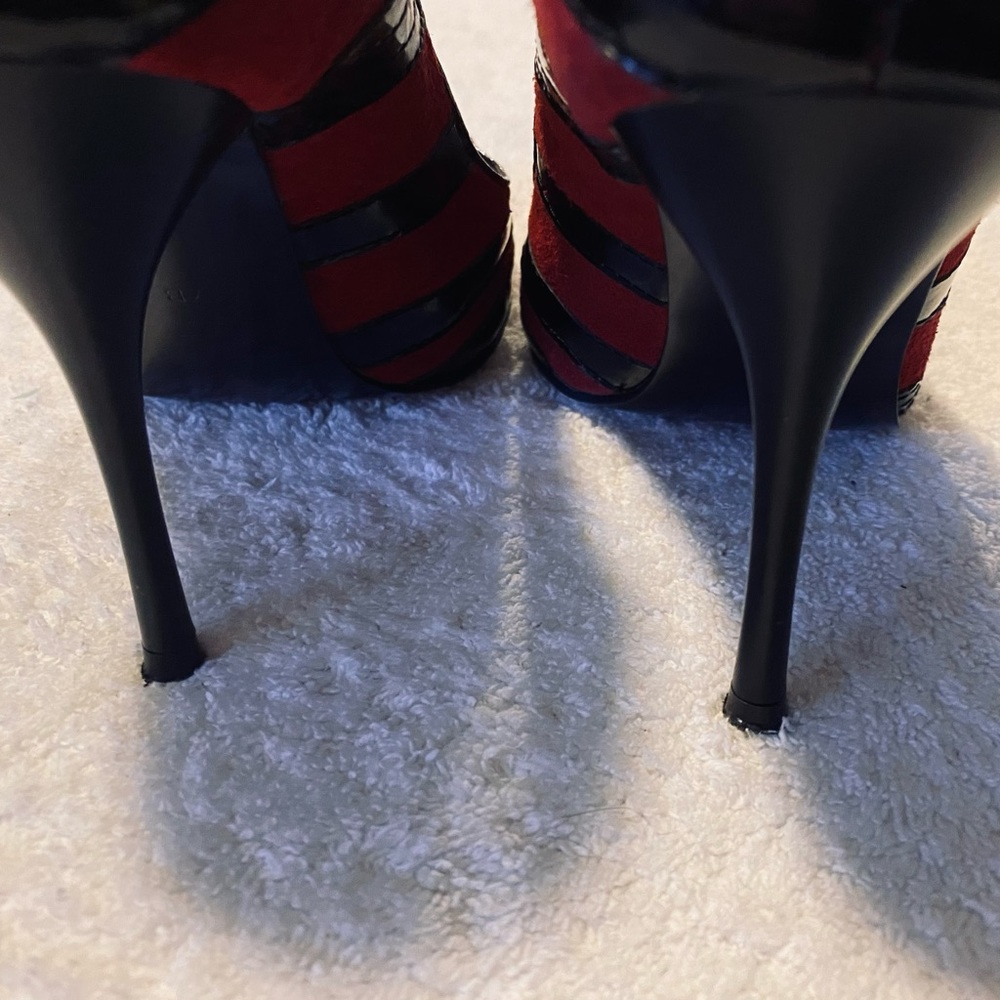 Almost Brand New Vintage Heels By LUICHINY - Heel Height Is 4 Inches - box 31 - Picture 7 of 8